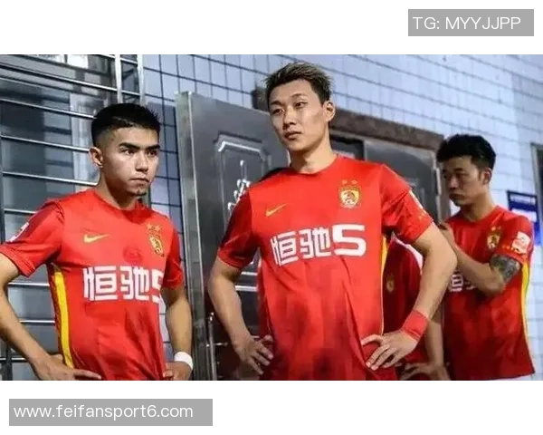 青岛西海岸球员杨希即将加盟上海海港引发关注与期待