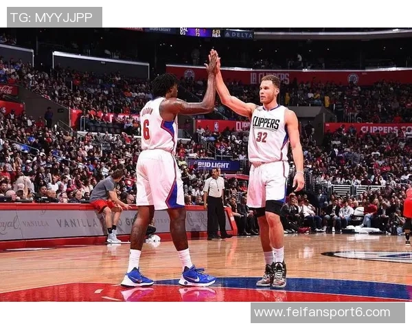 保罗被交易回家后与格里芬和小乔丹进行长达90分钟的视频通话