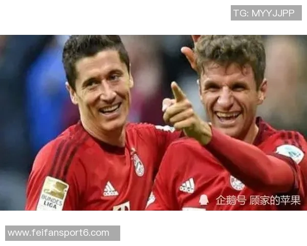 拜仁海报热身美因茨之战阿方索戴维斯独自亮相展现风采