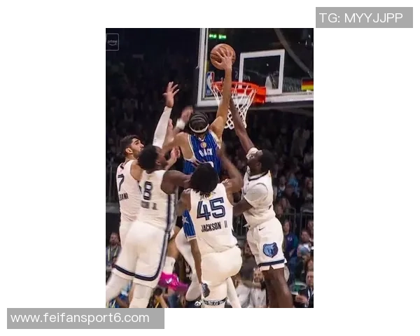 布克遭遇严密防守表现低迷18投仅4中贡献10分16助攻却有9次失误