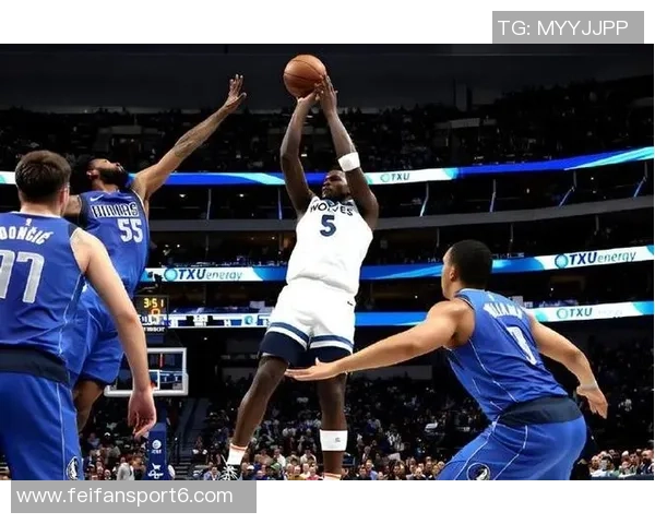 爱德华兹首节表现抢眼9投4中贡献12分1板2助正负值9助力球队扛起产量