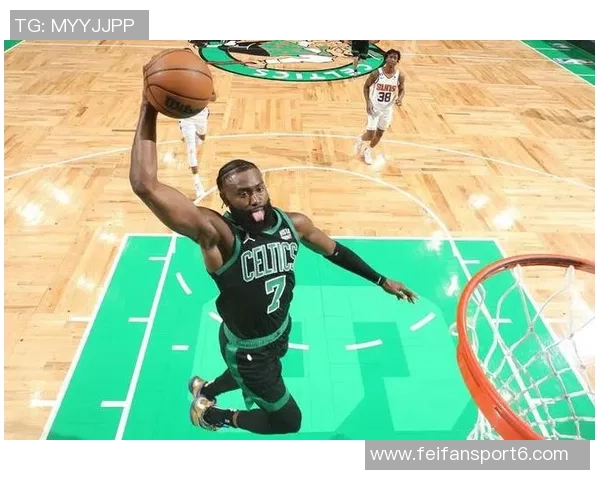 杰伦布朗状态火热助凯尔特人取得4胜1负佳绩场均31分7板表现抢眼